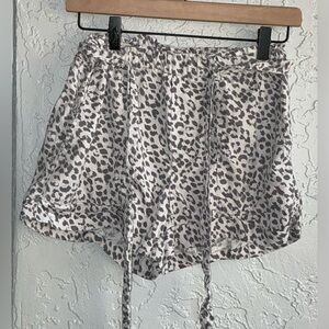 Aerie White & Gray Leopard Print Paper Bag Women's Shorts